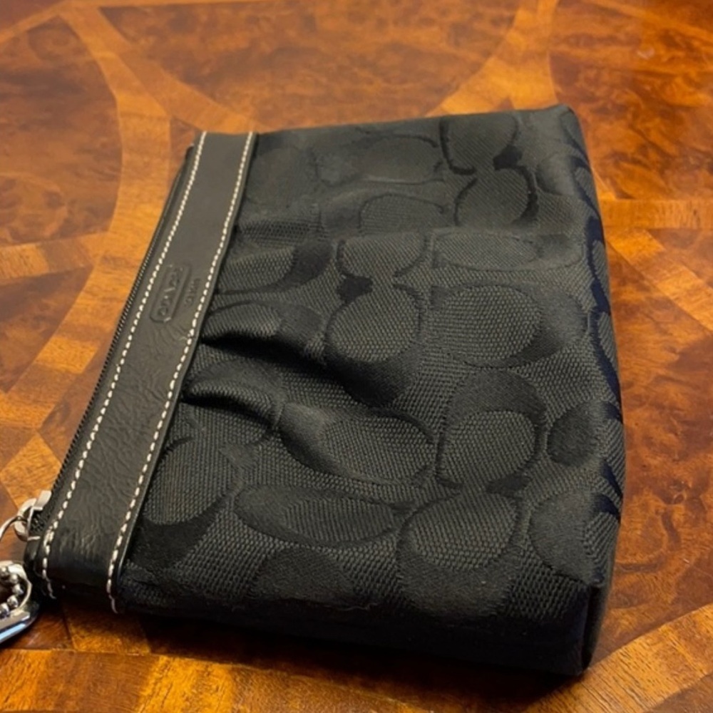 Coach Black Wristlet Clutch Authentic Free Used Excellent Condition Like New - Picture 13 of 14